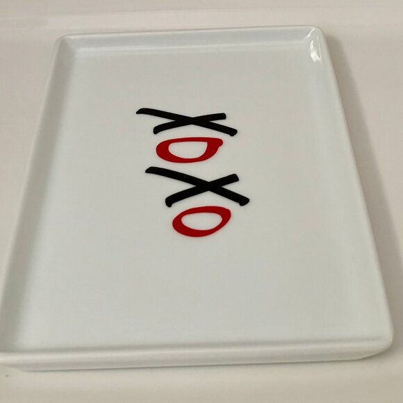 NWT PRIMA DESIGN PORCELAIN SMALL WHITE TRINKET TRAY PLATE DISH "XOXO" PRINTED - Picture 4 of 11